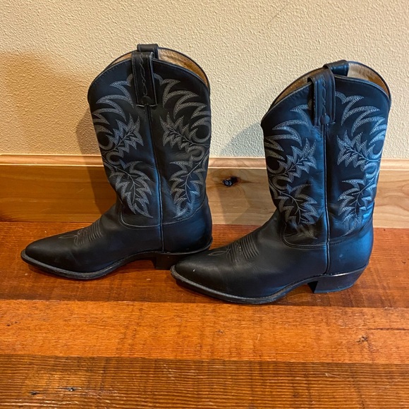 Men’s TONY LAMA WESTERN BOOTS, black stallion leather, 7920, size 9-1/2 D - Picture 2 of 12